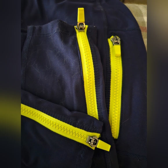 Fabletics Women's Motion 365 Dark Blue Leggings Size Small - Picture 3 of 5